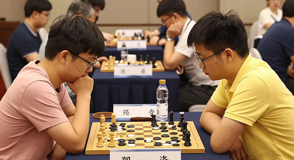 Elephant Gambit: khóa khai cuộc 60 phút, tiêu đề mượn tên thần đồng và khoảng trống dữ liệu