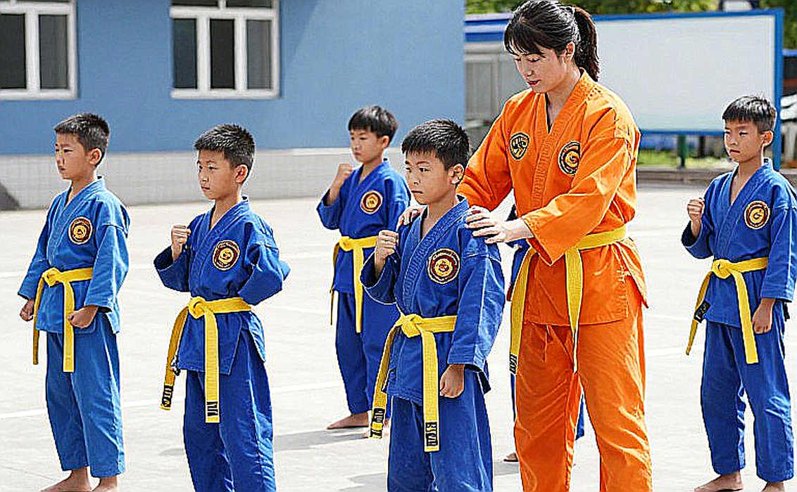 Đường biên bị bỏ hoang: điều tôi thấy ở Hàng Đẫy khi mọi cầu thủ chạy cánh đều muốn vào trong